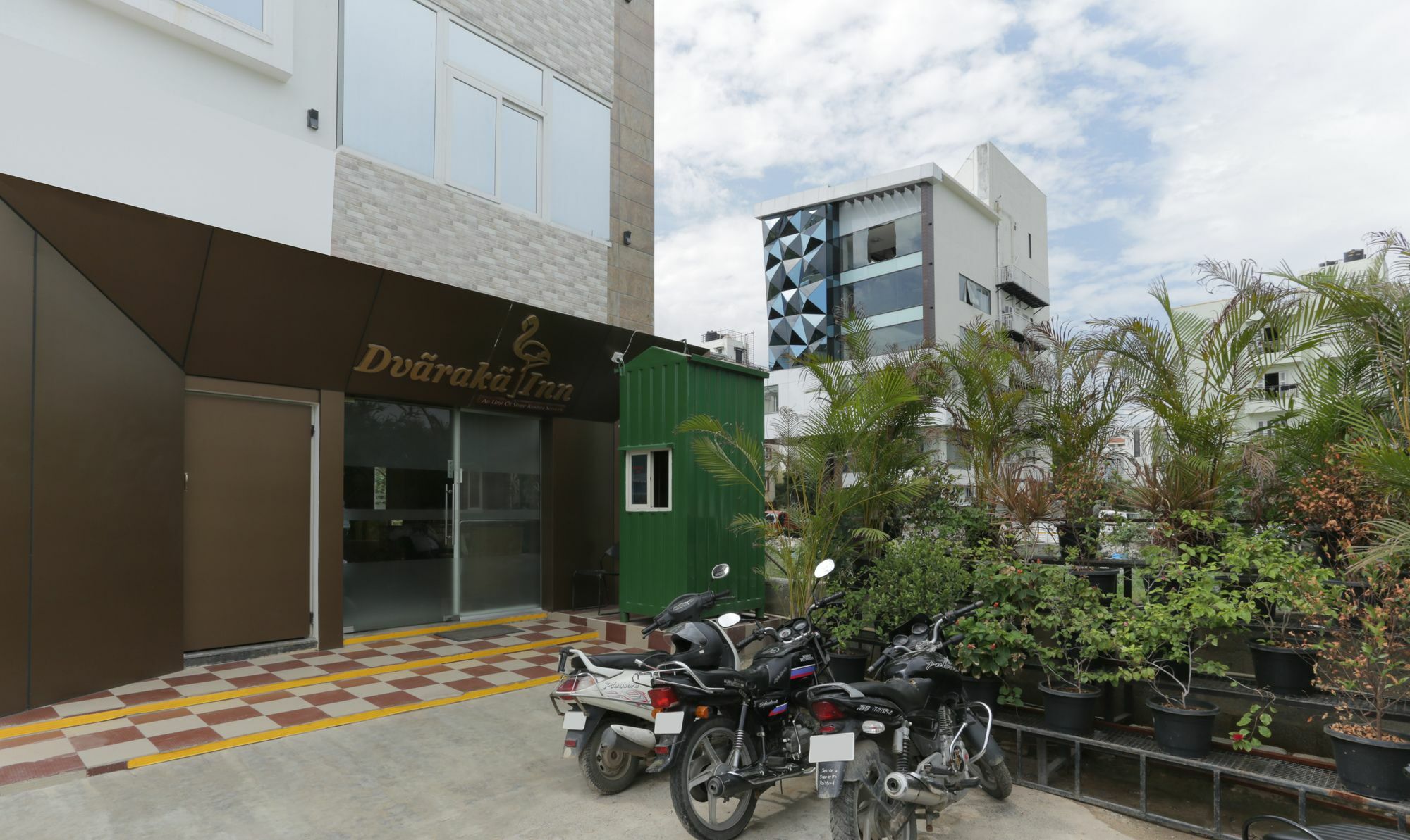 Hotel Dvaraka Inn Bangalore Exterior photo